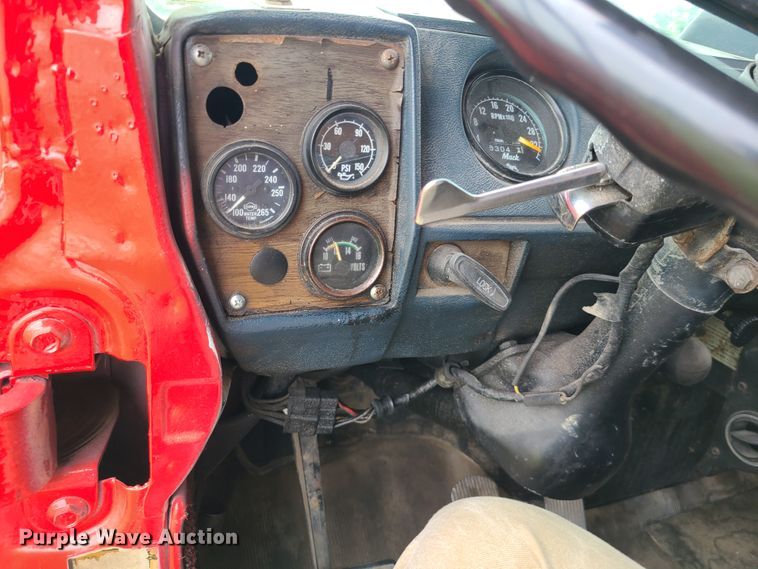 image for item IC9895 1982 Mack RWS786LST  dump truck