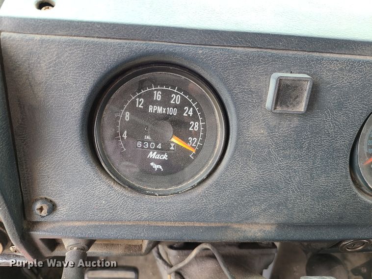 image for item IC9895 1982 Mack RWS786LST  dump truck