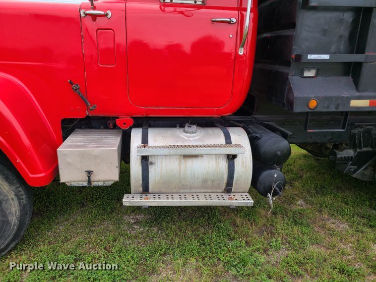 image for item IC9895 1982 Mack RWS786LST  dump truck