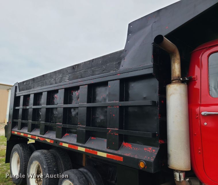 image for item IC9895 1982 Mack RWS786LST  dump truck