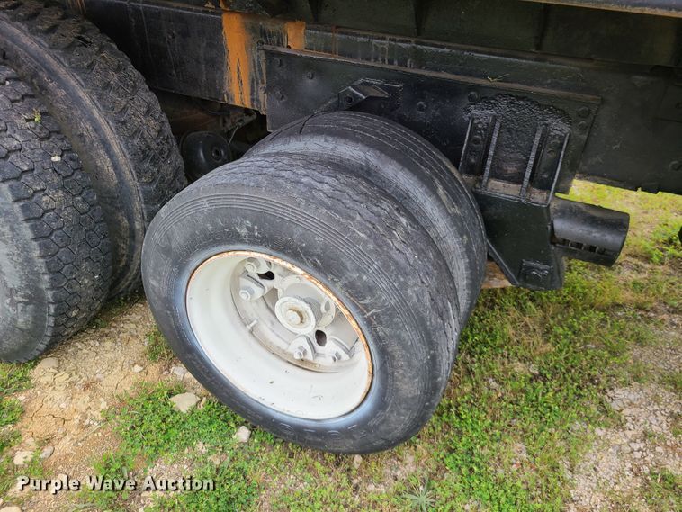 image for item IC9895 1982 Mack RWS786LST  dump truck