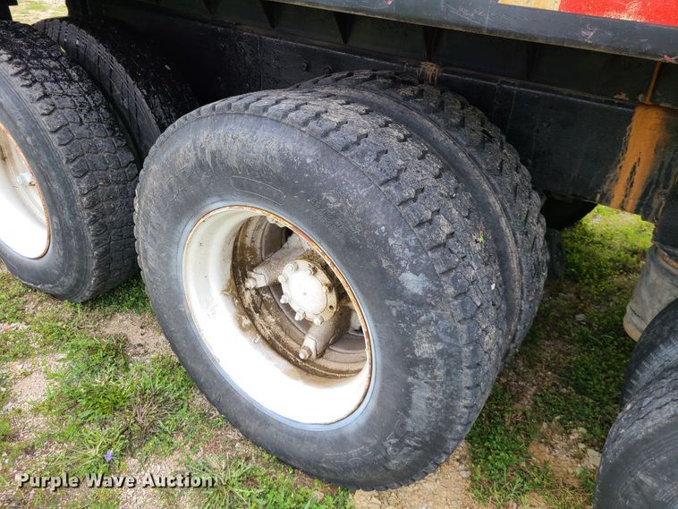 image for item IC9895 1982 Mack RWS786LST  dump truck