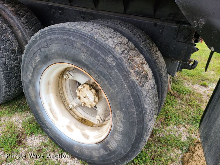 image for item IC9895 1982 Mack RWS786LST  dump truck