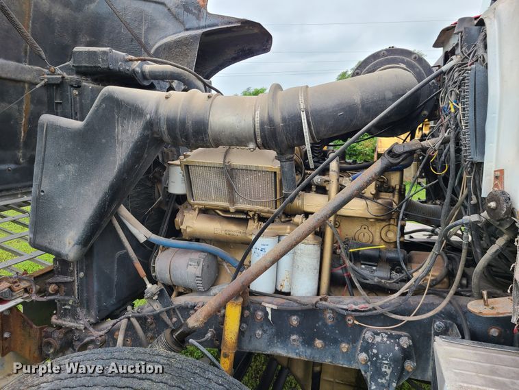 image for item IC9895 1982 Mack RWS786LST  dump truck