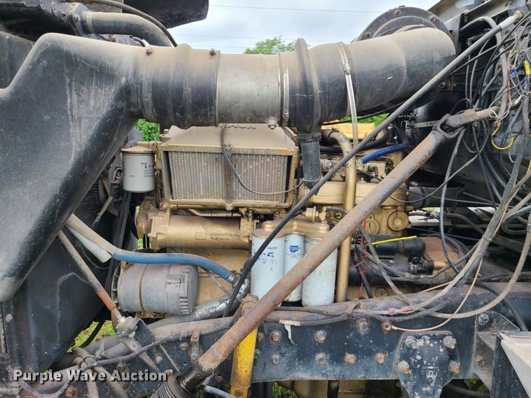 image for item IC9895 1982 Mack RWS786LST  dump truck