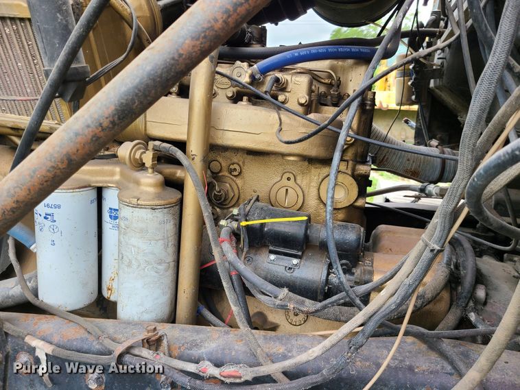 image for item IC9895 1982 Mack RWS786LST  dump truck