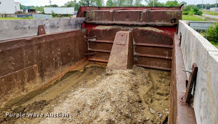 image for item IC9895 1982 Mack RWS786LST  dump truck