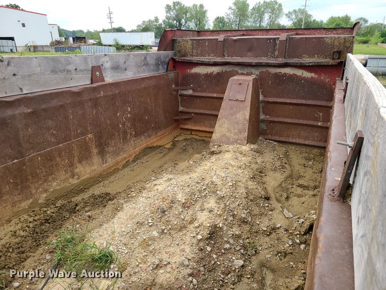 image for item IC9895 1982 Mack RWS786LST  dump truck