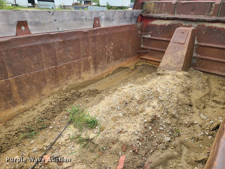 image for item IC9895 1982 Mack RWS786LST  dump truck