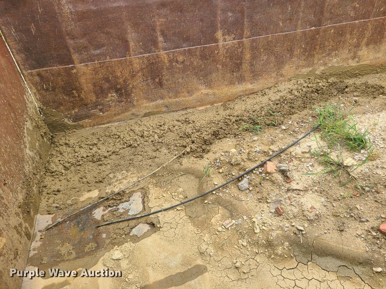 image for item IC9895 1982 Mack RWS786LST  dump truck