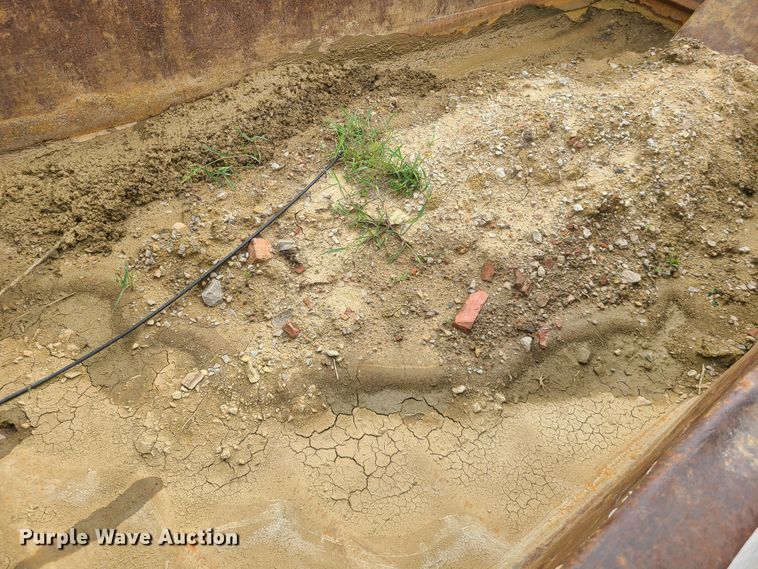 image for item IC9895 1982 Mack RWS786LST  dump truck