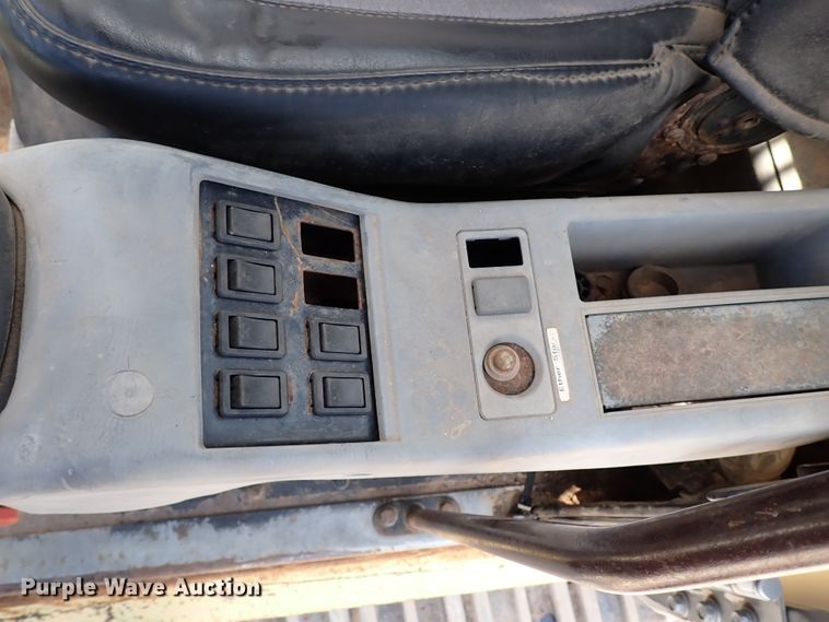 image for item IN9553 1999 Kobelco SK300LC  Mark IV excavator