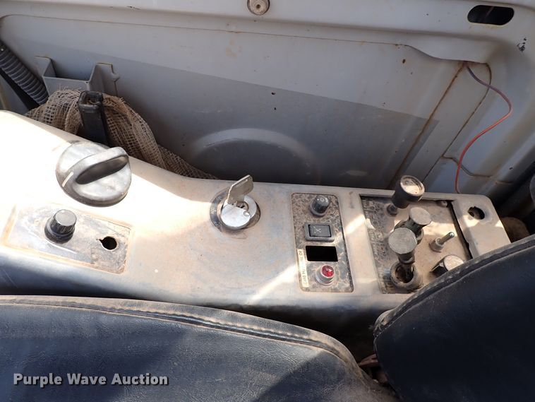 image for item IN9553 1999 Kobelco SK300LC  Mark IV excavator