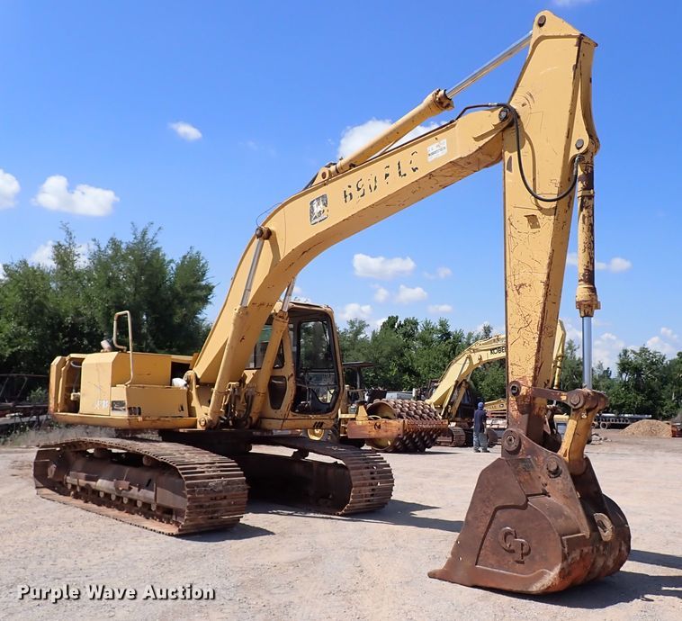 image for item IN9554 1998 John Deere 690 ELC  excavator