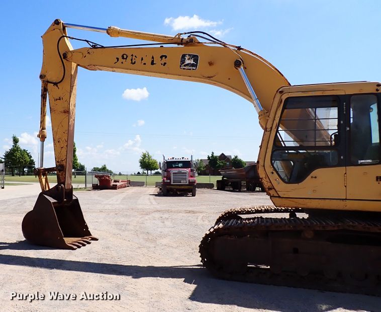 image for item IN9554 1998 John Deere 690 ELC  excavator