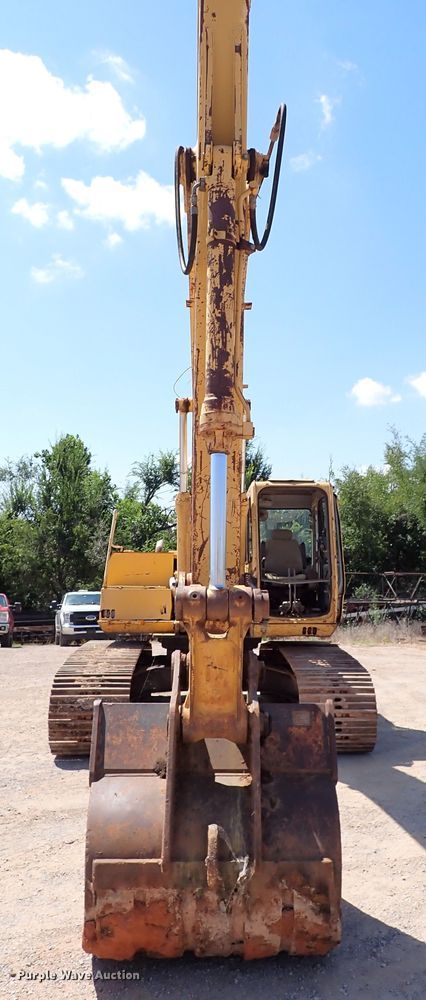 image for item IN9554 1998 John Deere 690 ELC  excavator