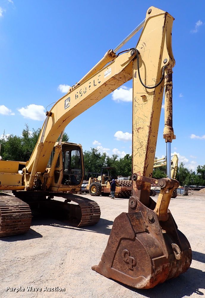 image for item IN9554 1998 John Deere 690 ELC  excavator