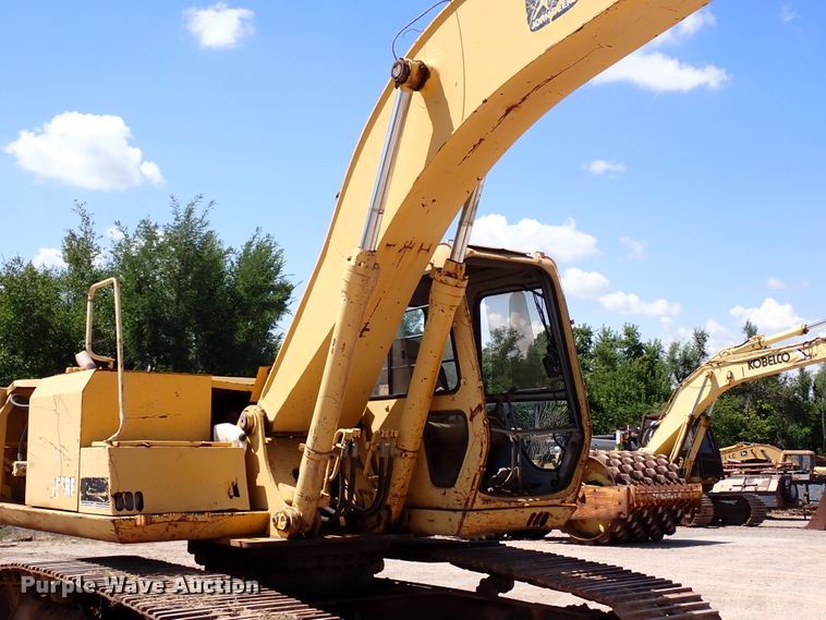 image for item IN9554 1998 John Deere 690 ELC  excavator