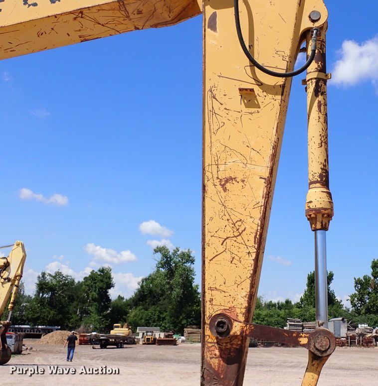 image for item IN9554 1998 John Deere 690 ELC  excavator