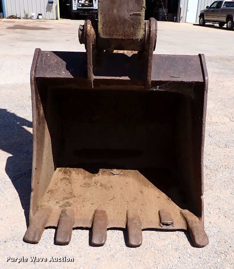 image for item IN9554 1998 John Deere 690 ELC  excavator