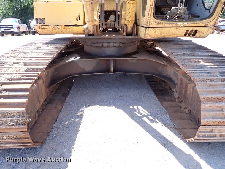 image for item IN9554 1998 John Deere 690 ELC  excavator
