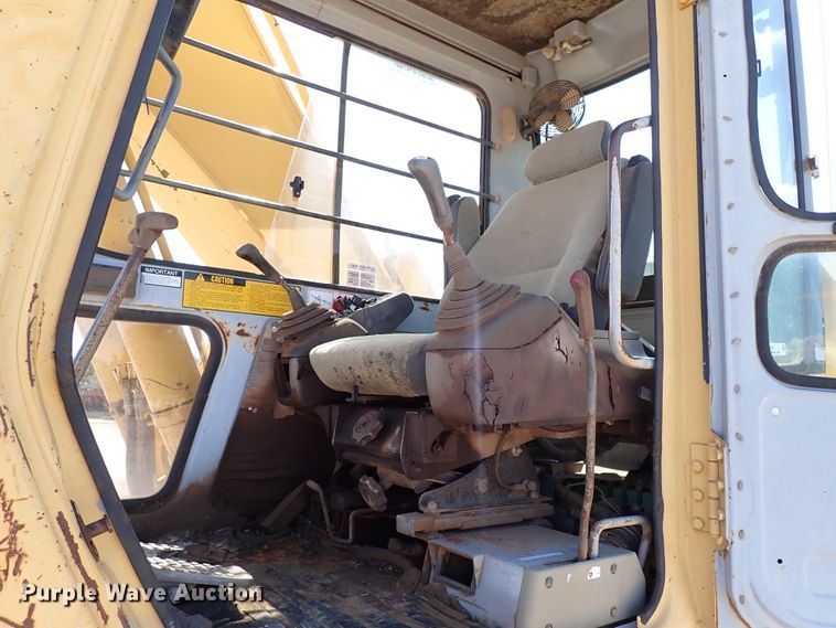 image for item IN9554 1998 John Deere 690 ELC  excavator