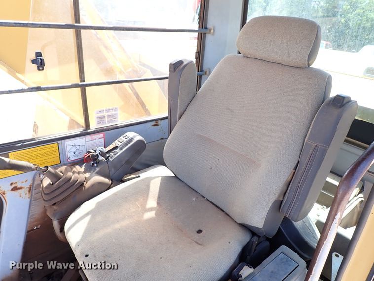 image for item IN9554 1998 John Deere 690 ELC  excavator