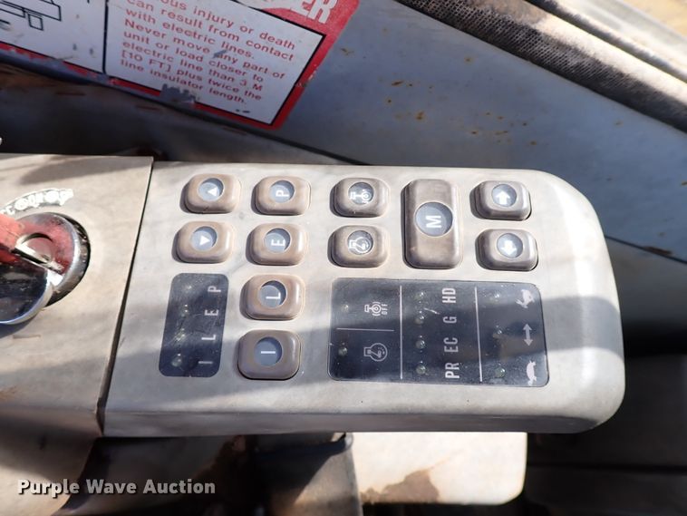 image for item IN9554 1998 John Deere 690 ELC  excavator