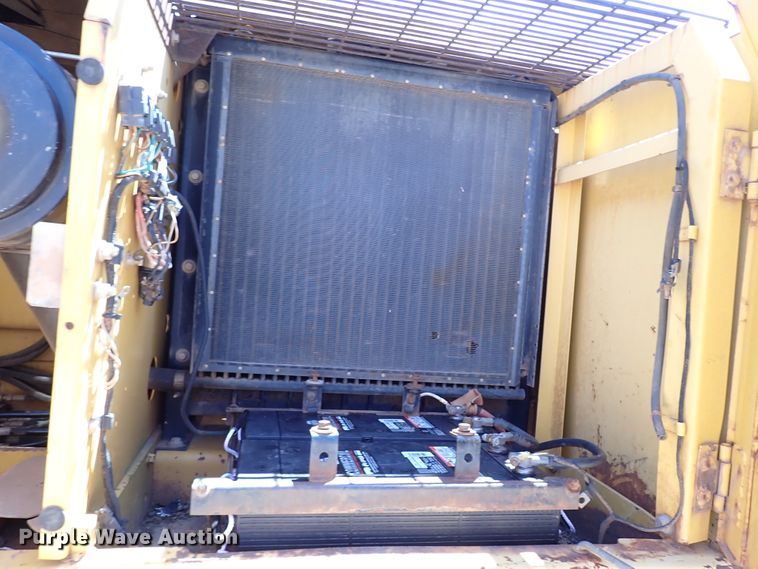 image for item IN9554 1998 John Deere 690 ELC  excavator