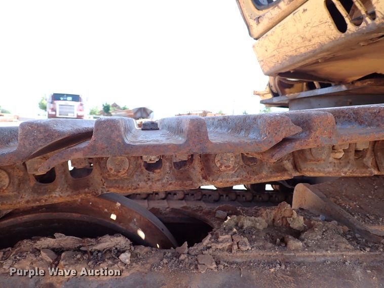 image for item IN9554 1998 John Deere 690 ELC  excavator