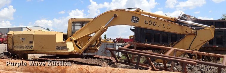 image for item IN9556 1994 John Deere 690 ELC  excavator