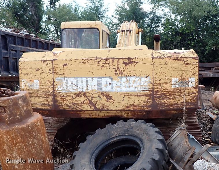 image for item IN9556 1994 John Deere 690 ELC  excavator