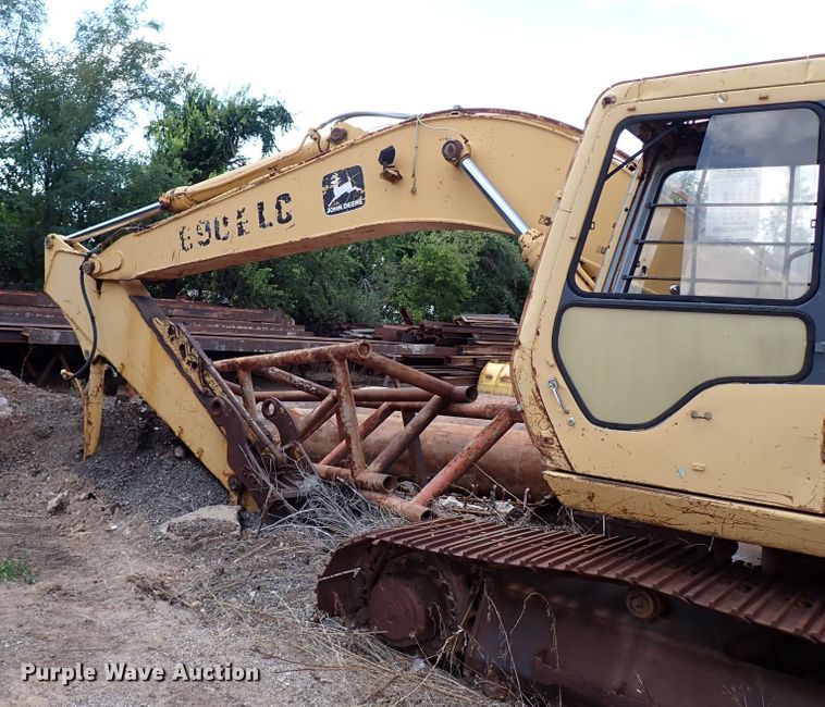 image for item IN9556 1994 John Deere 690 ELC  excavator