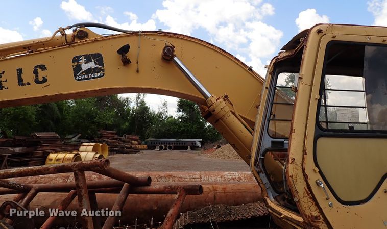image for item IN9556 1994 John Deere 690 ELC  excavator