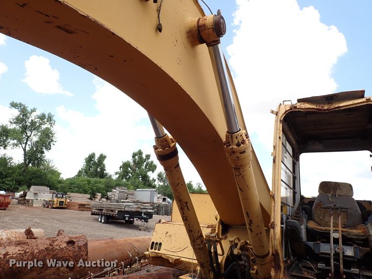 image for item IN9556 1994 John Deere 690 ELC  excavator