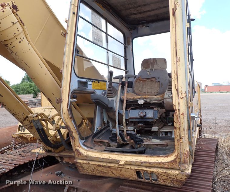 image for item IN9556 1994 John Deere 690 ELC  excavator