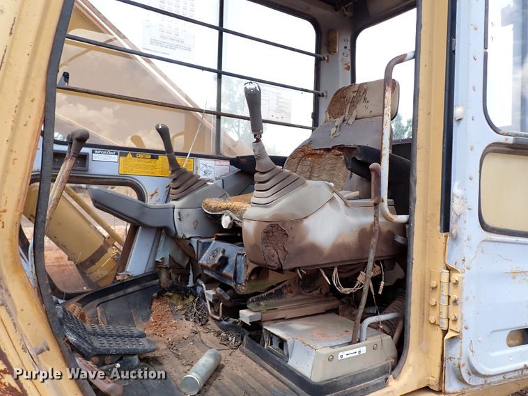 image for item IN9556 1994 John Deere 690 ELC  excavator