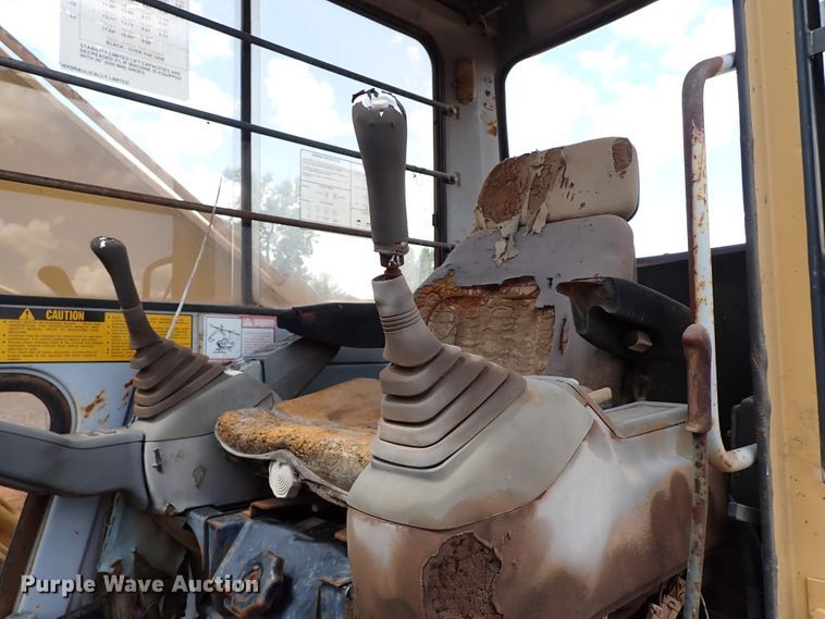 image for item IN9556 1994 John Deere 690 ELC  excavator