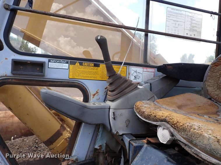 image for item IN9556 1994 John Deere 690 ELC  excavator