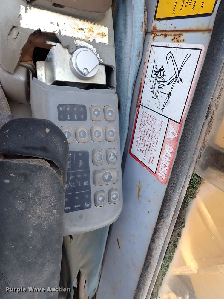 image for item IN9556 1994 John Deere 690 ELC  excavator