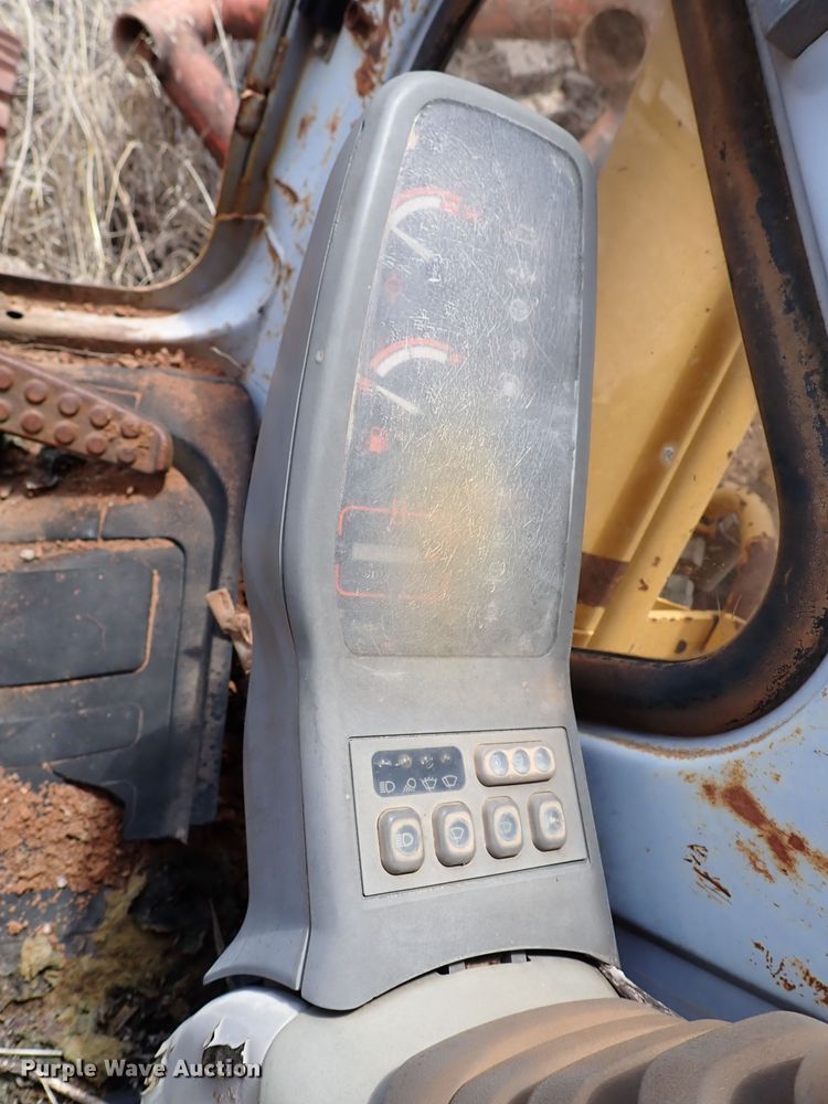 image for item IN9556 1994 John Deere 690 ELC  excavator