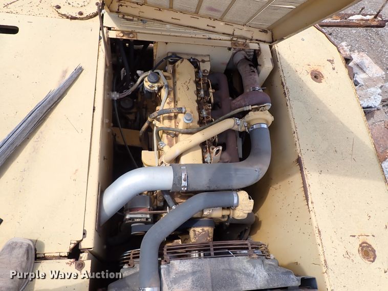 image for item IN9556 1994 John Deere 690 ELC  excavator