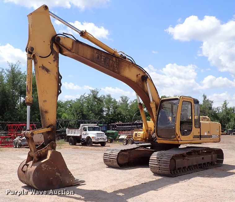 image for item IN9557 2001 John Deere 200LC  excavator