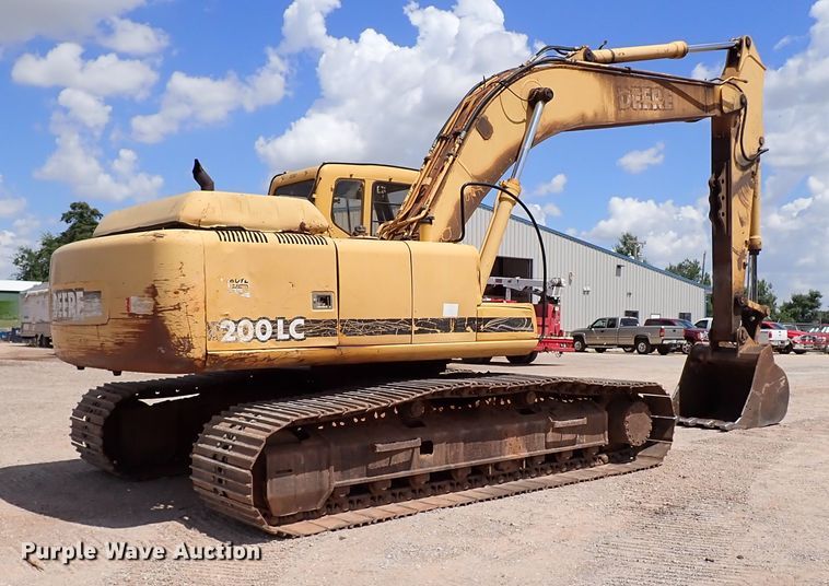 image for item IN9557 2001 John Deere 200LC  excavator