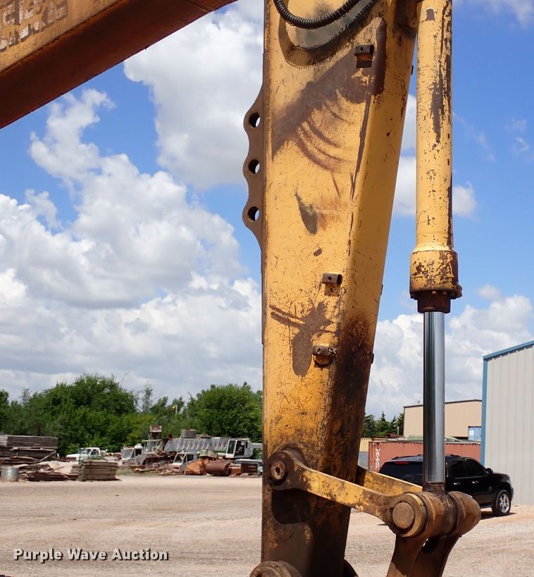 image for item IN9557 2001 John Deere 200LC  excavator