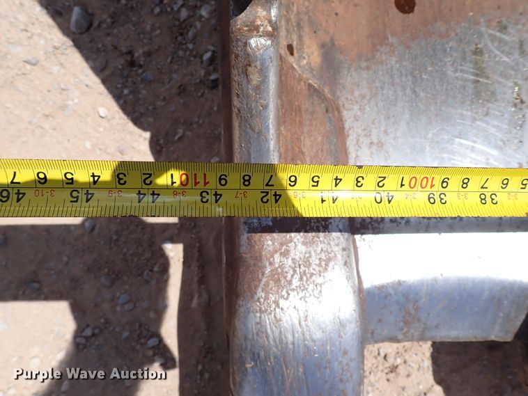 image for item IN9557 2001 John Deere 200LC  excavator