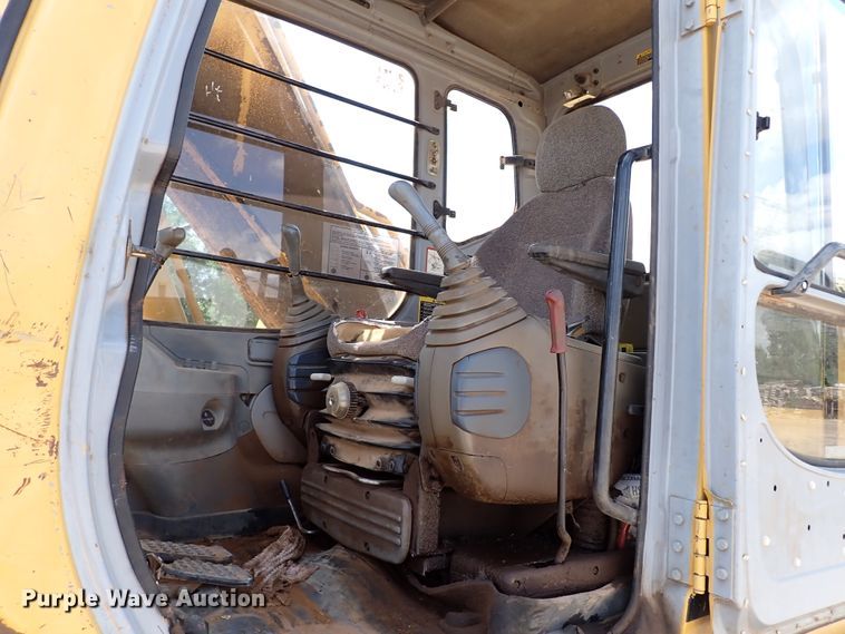 image for item IN9557 2001 John Deere 200LC  excavator