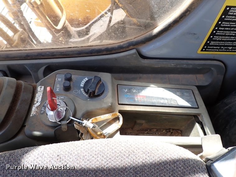 image for item IN9557 2001 John Deere 200LC  excavator