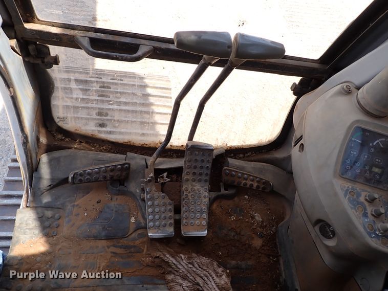 image for item IN9557 2001 John Deere 200LC  excavator