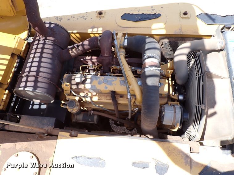 image for item IN9557 2001 John Deere 200LC  excavator